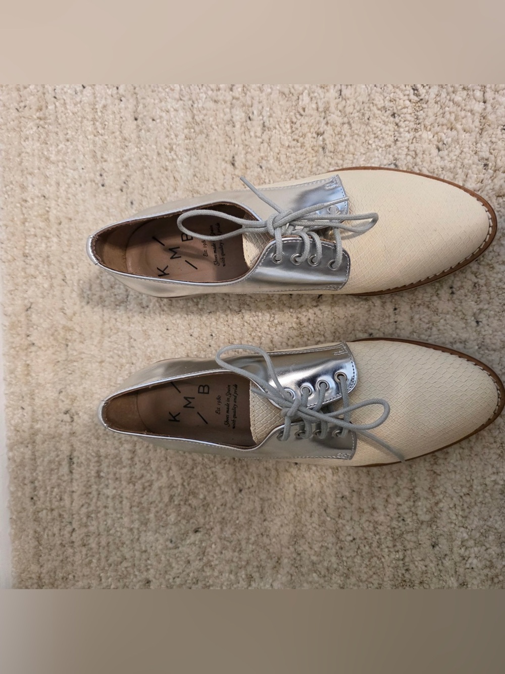 Silver & Cream Lace-Up Oxford Shoes